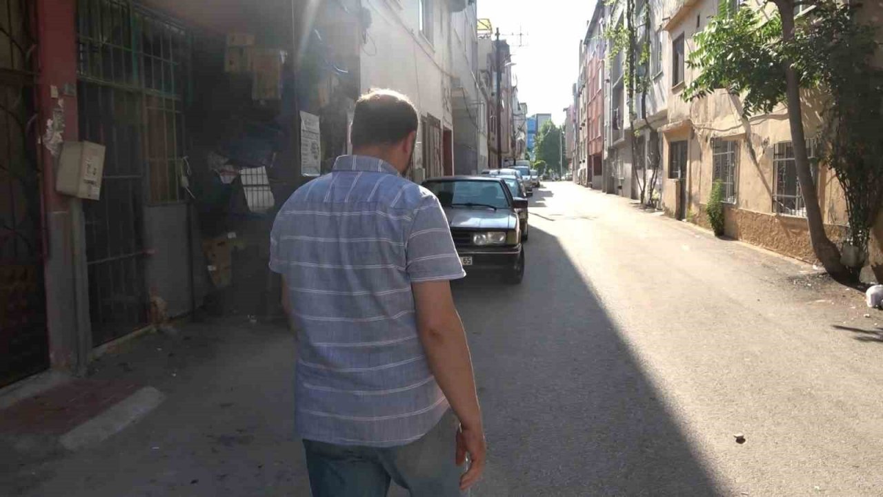 17 gündür kayıp olan 16 yaşındaki kızını bulmak için sokak sokak dolaşıyor