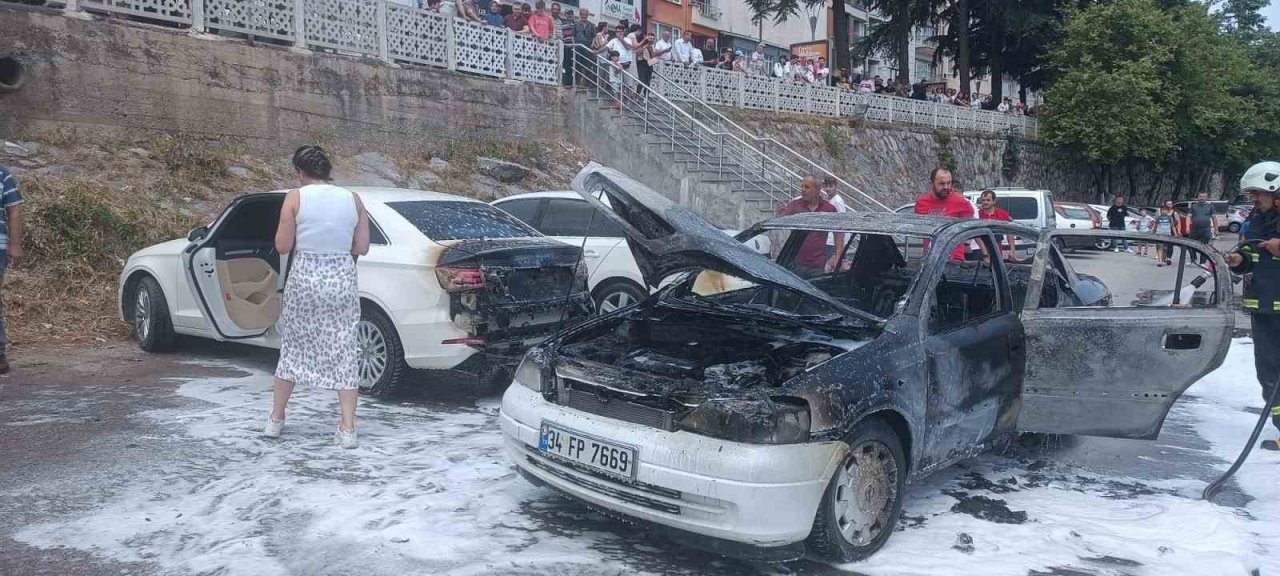 Biga’da seyir halindeki araç alev alev yandı
