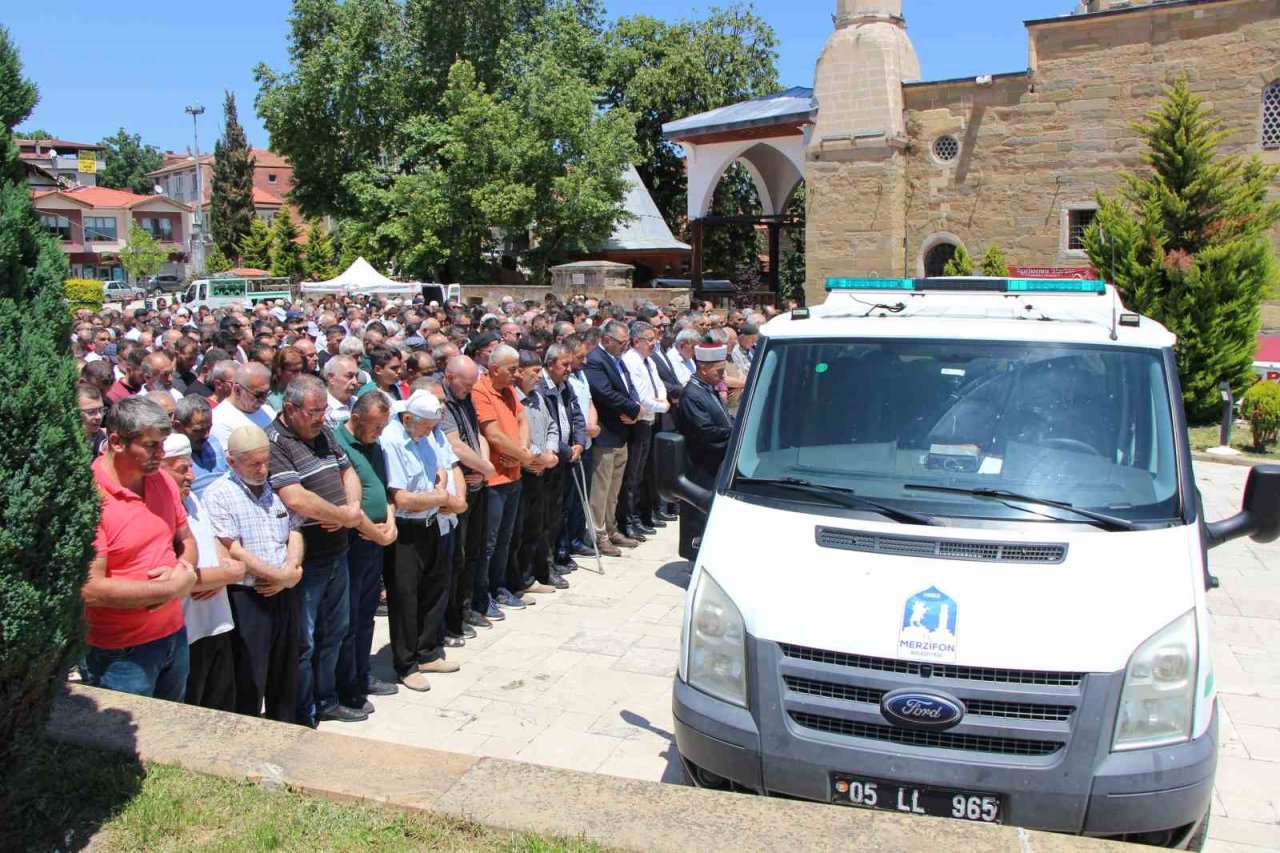 Düğüne giderken feci kazada can veren çift defnedildi: Bir ay sonra kızlarının nişanı olacaktı
