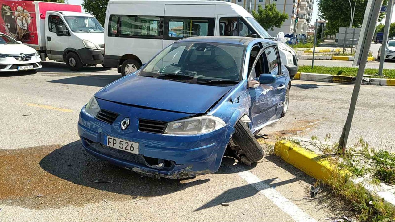 Çorum’da iki otomobil çarpıştı: 1 yaralı