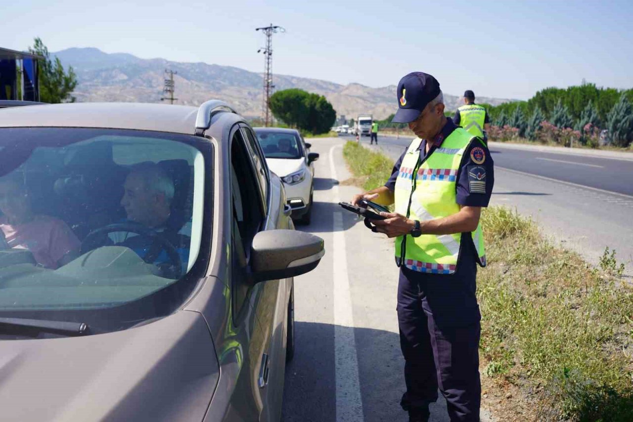 Denizli jandarması trafik denetimlerini sıklaştırdı