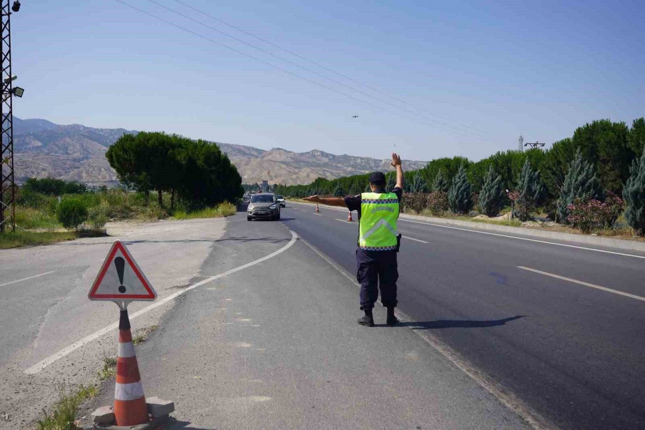 Denizli jandarması trafik denetimlerini sıklaştırdı