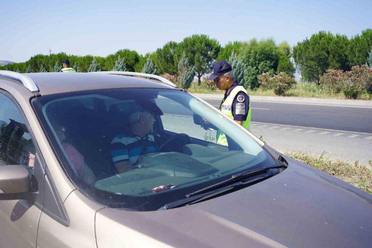 Denizli jandarması trafik denetimlerini sıklaştırdı