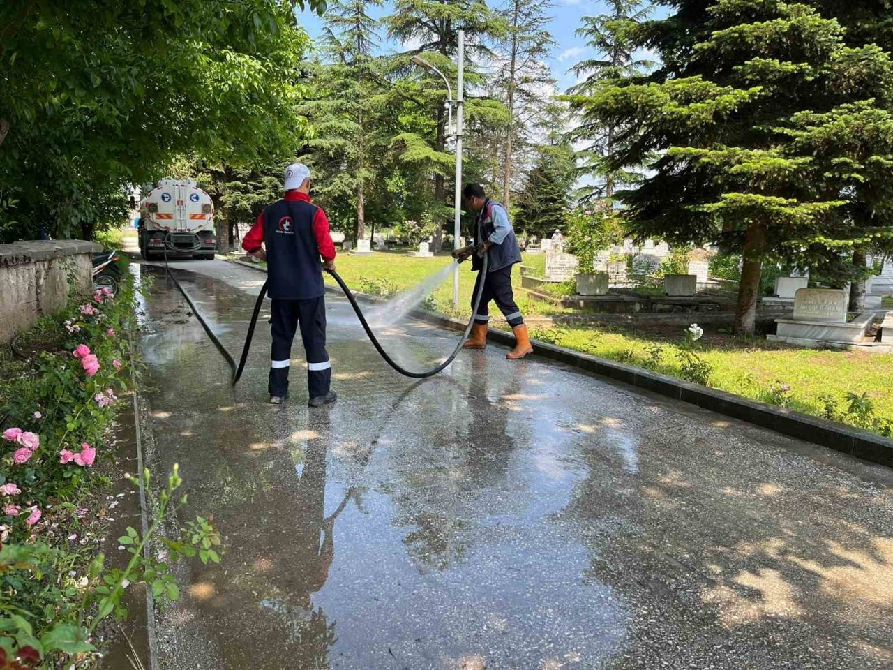 Kurban bayramı öncesi mezarlıklarda hummalı çalışma
