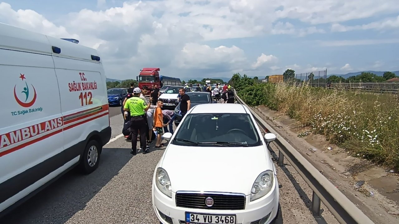 TEM Otoyolu’nda zincirleme kaza: 3 yaralı