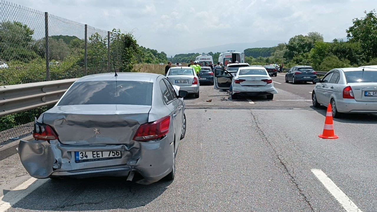TEM Otoyolu’nda zincirleme kaza: 3 yaralı