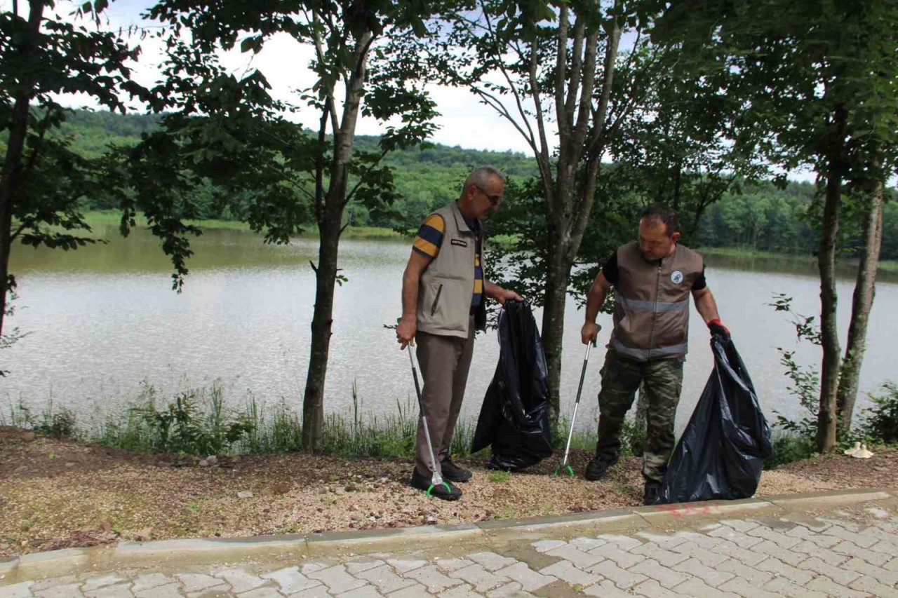 Korunan alanlardan torbalarca çöp toplandı