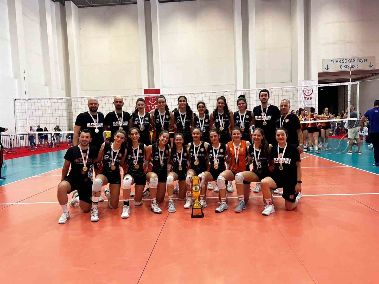 Küçük Kızlar Türkiye Şampiyonu Eczacıbaşı