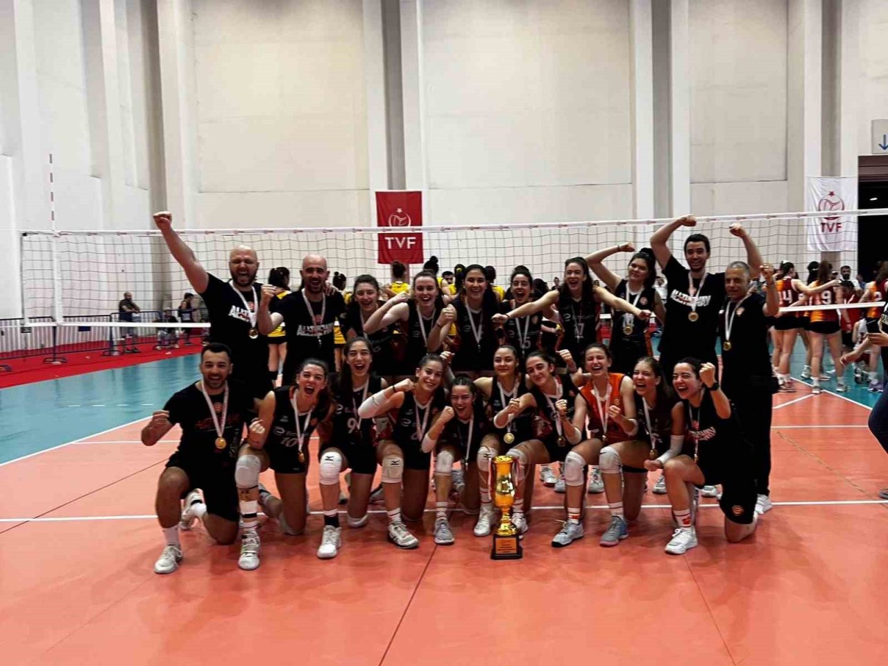 Küçük Kızlar Türkiye Şampiyonu Eczacıbaşı