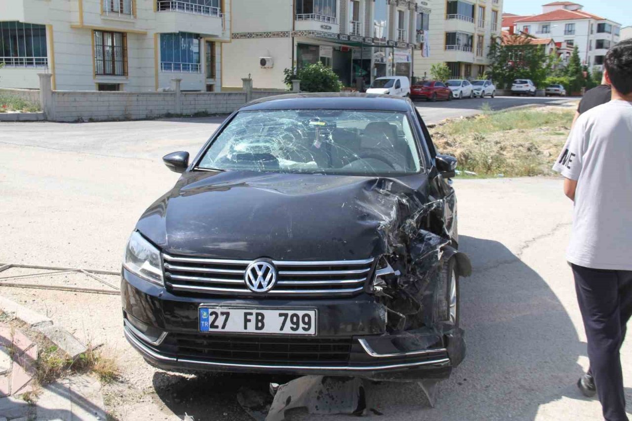 Elazığ’da pikap ile otomobil çarpıştı: 4 yaralı