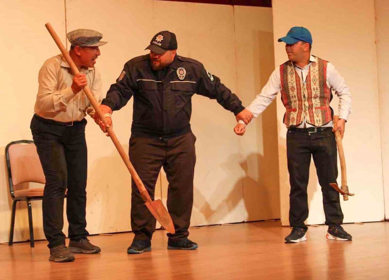 Engelli bireylerin gösterisi ayakta alkışlandı