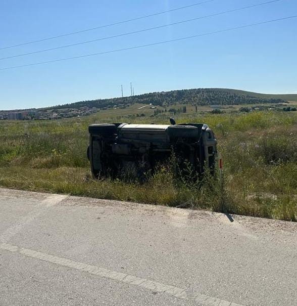 Takla atan jeepteki 2 kişi yaralandı