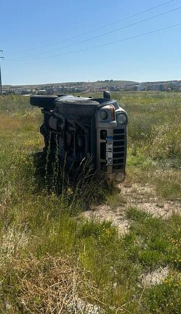Takla atan jeepteki 2 kişi yaralandı