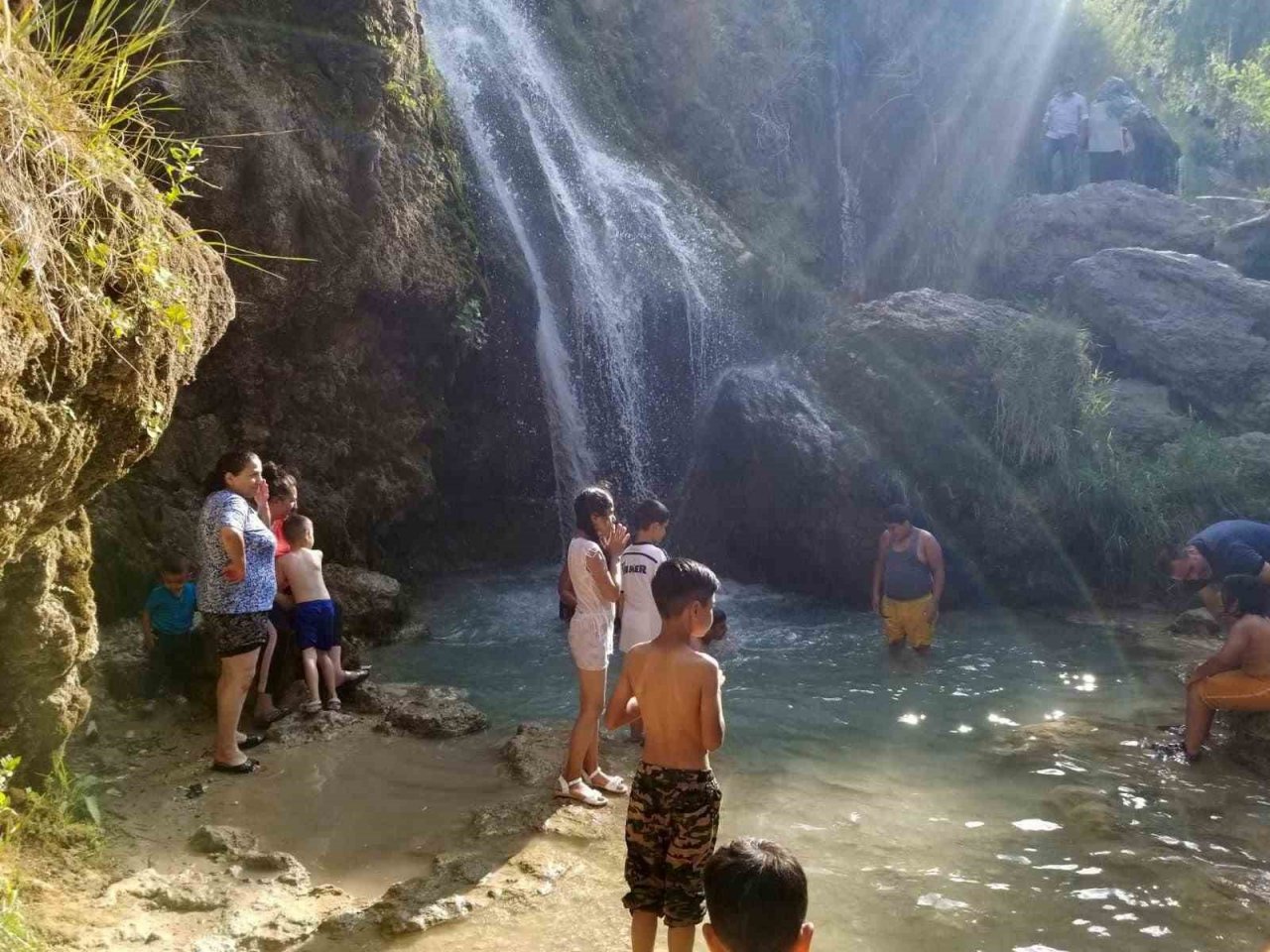 Gurbetçilerinde gelmesiyle Girlevik Şelalesinde yoğunluk arttı