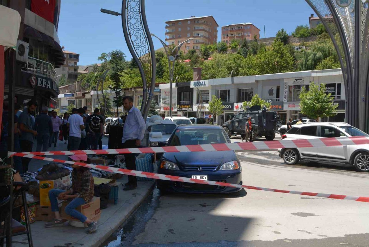 Hakkari’nin en işlek caddesi bayram için trafiğe kapatıldı