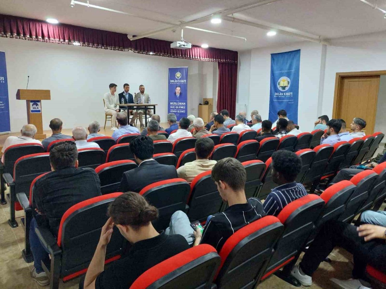 İhlas Vakfı Sıla Öğrenci Yurdunda mezuniyet sevinci