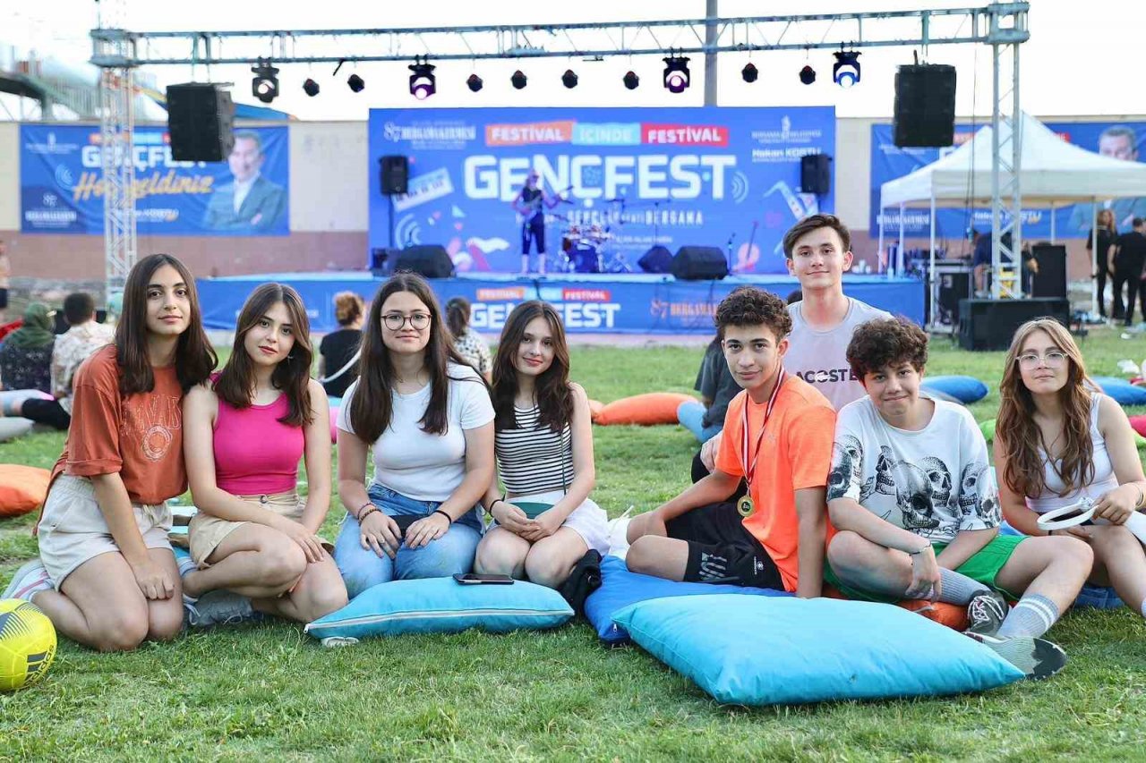 Uluslararası Bergama Festivalinin finaline Muazzez Ersoy damgası