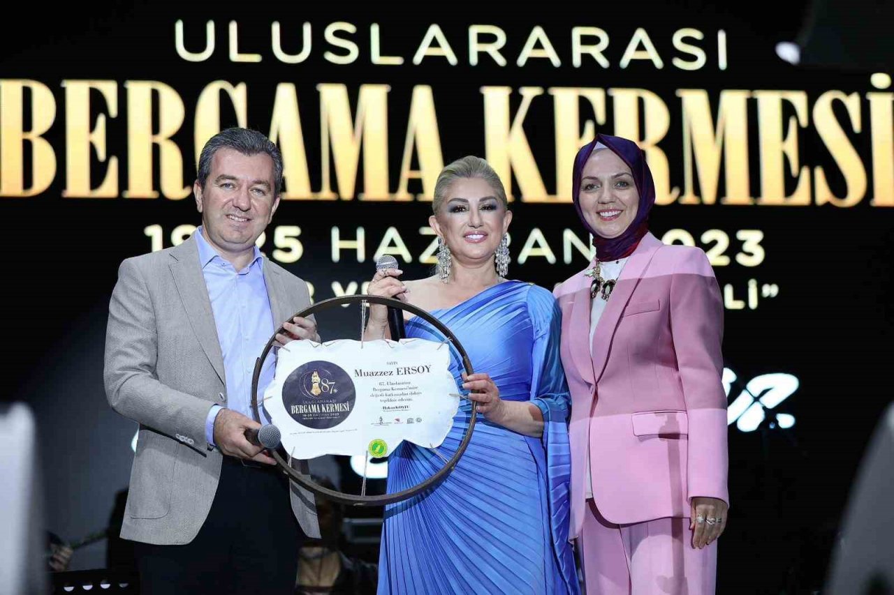 Uluslararası Bergama Festivalinin finaline Muazzez Ersoy damgası