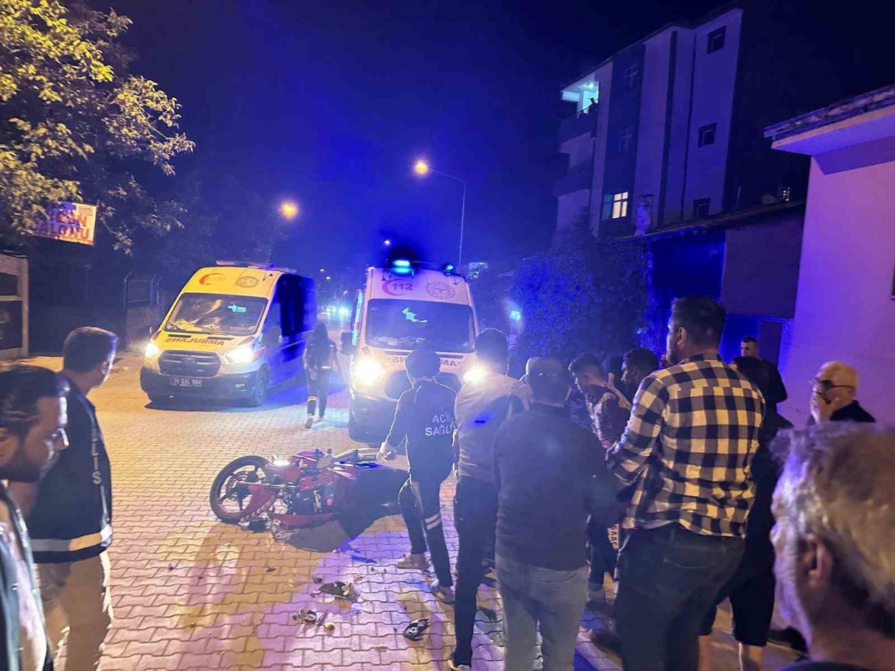 Kağızman’da 2 motosiklet kafa kafaya çarpıştı: 2 ağır yaralı