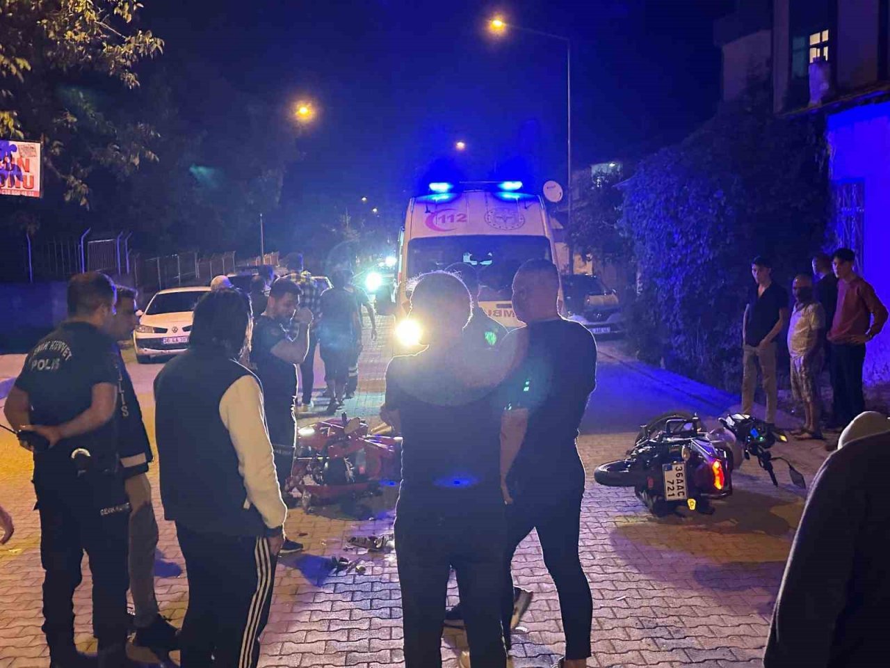 Kağızman’da 2 motosiklet kafa kafaya çarpıştı: 2 ağır yaralı