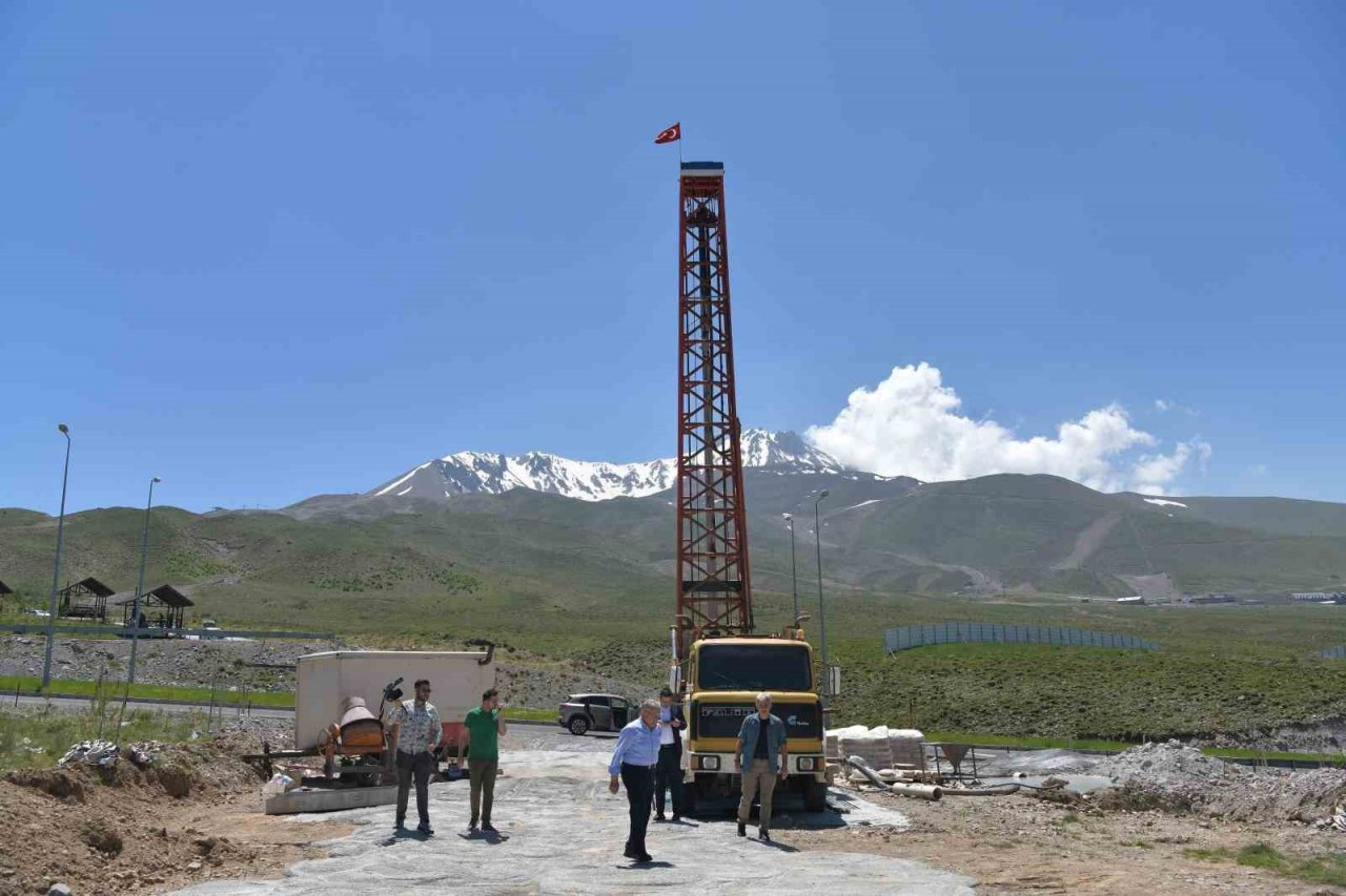 Erciyes’te Jeotermal Kuyu Çalışmaları Tüm Hızıyla Devam Ediyor