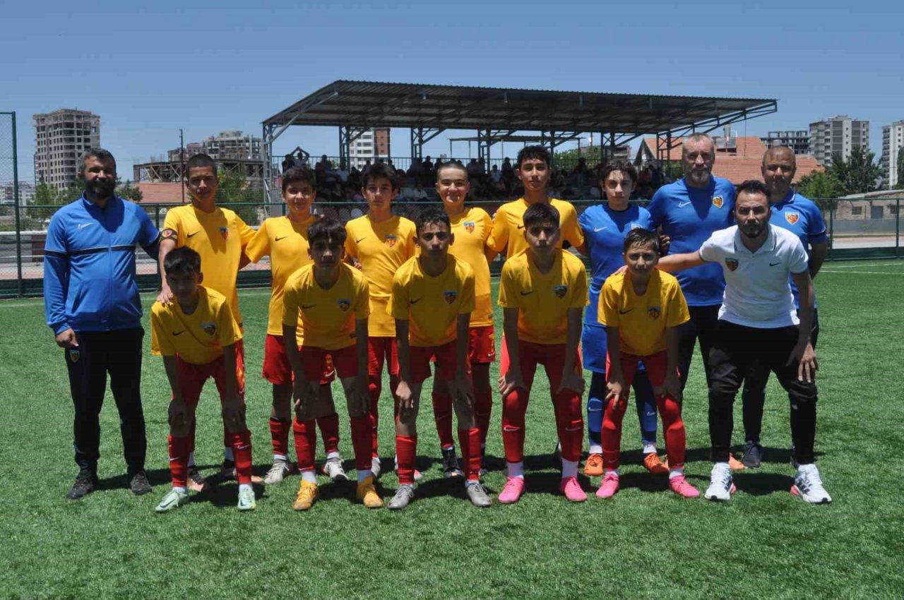 U13 Liginde şampiyon Kayserispor oldu