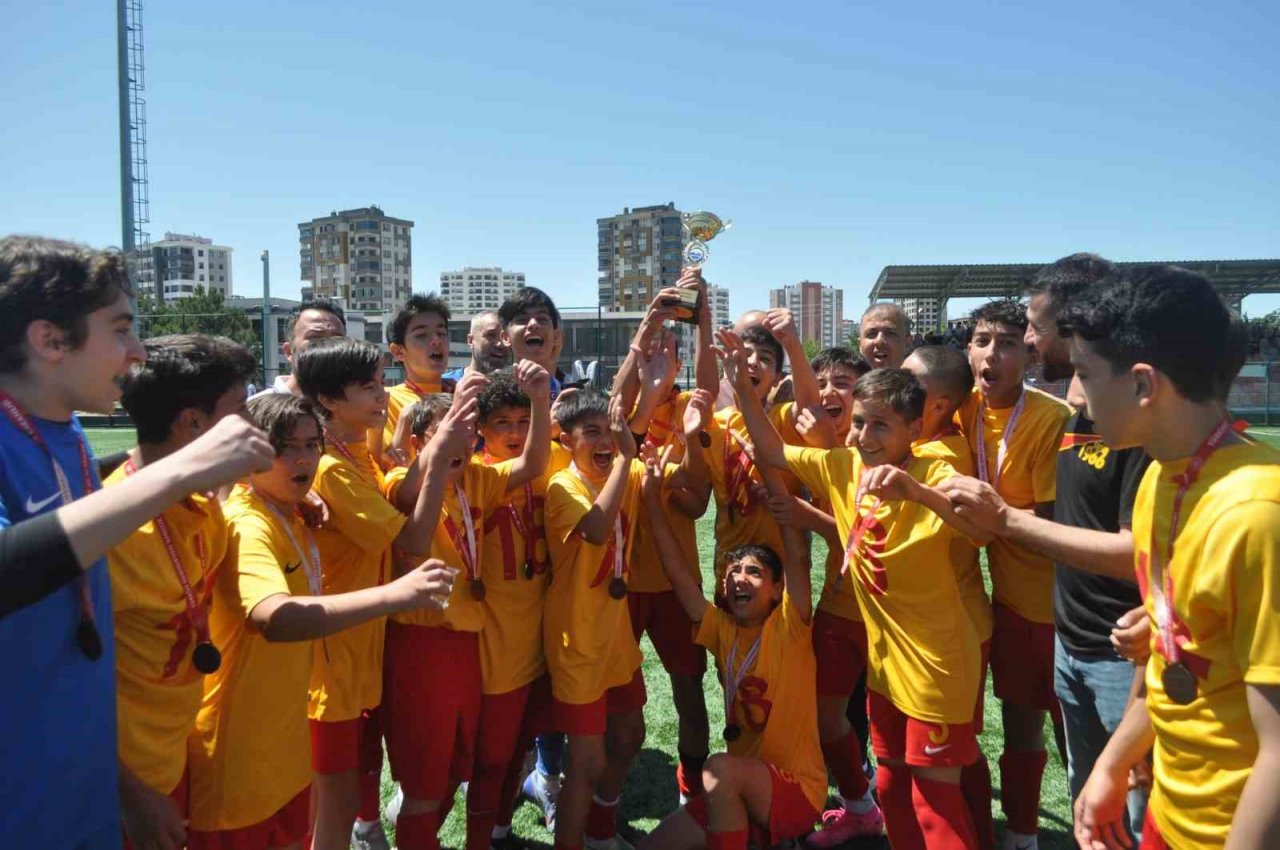 U13 Liginde şampiyon Kayserispor oldu