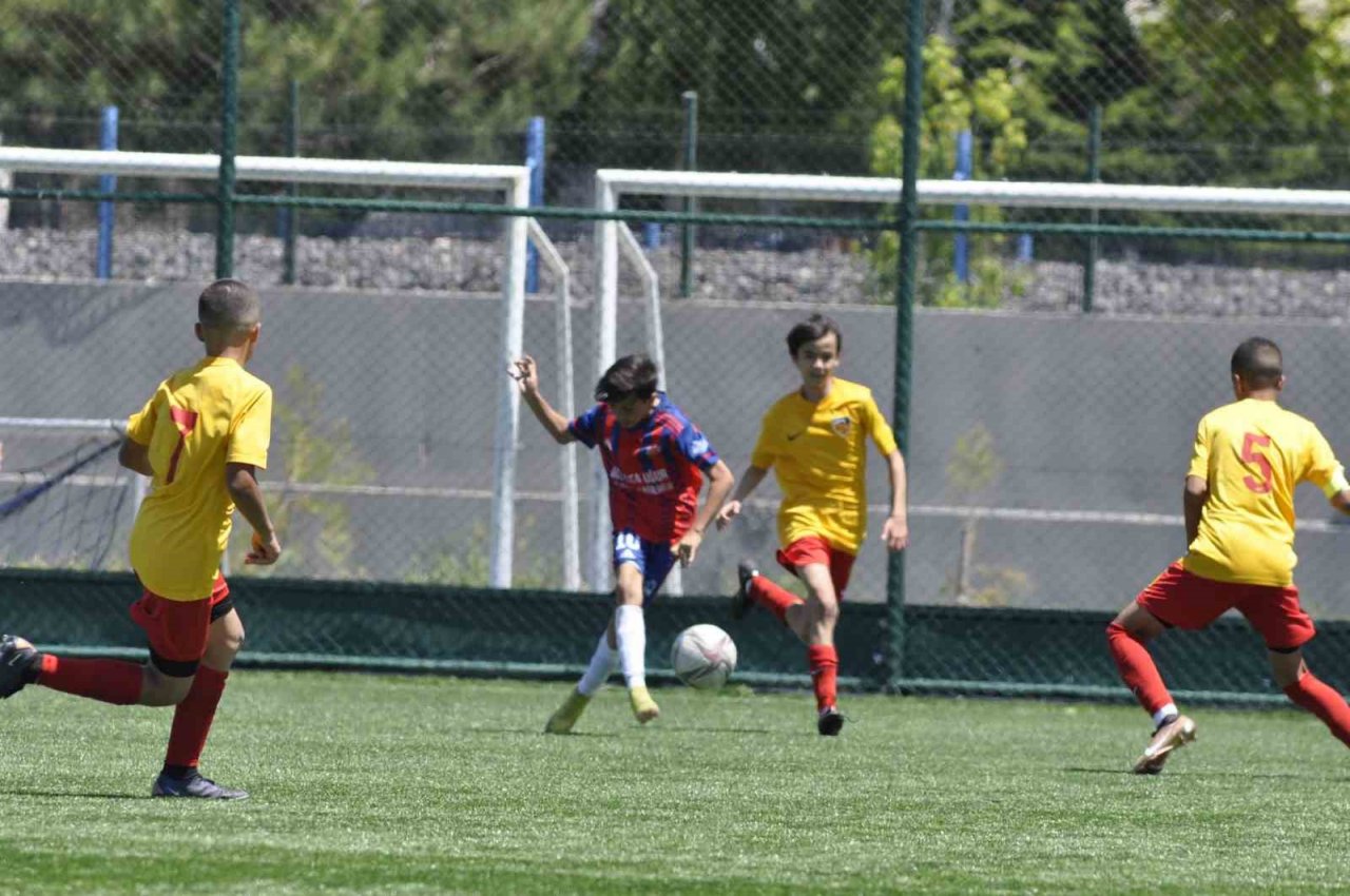 U13 Liginde şampiyon Kayserispor oldu