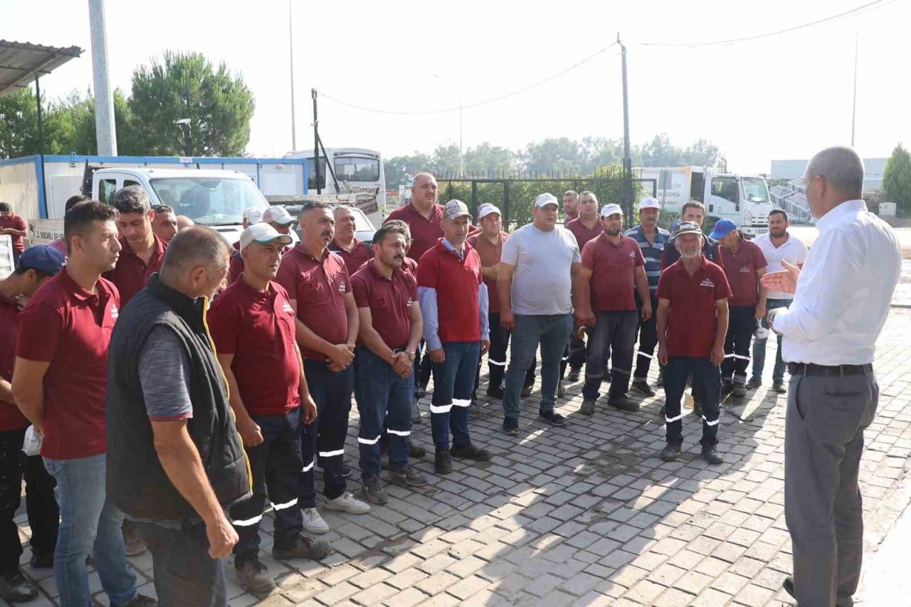 Başkan Kaplan, bayramlaşma töreninde personeli ile bayramlaştı