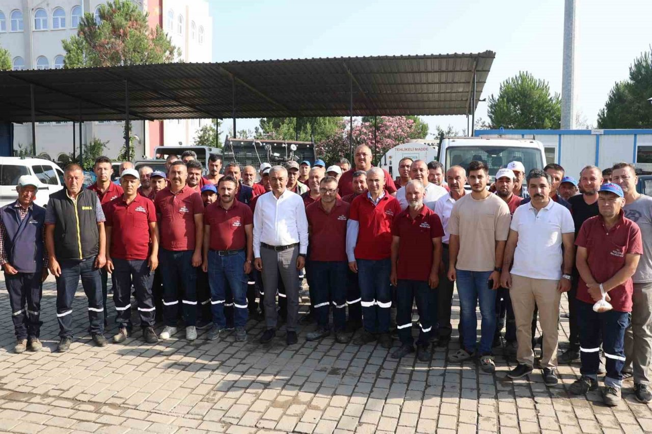 Başkan Kaplan, bayramlaşma töreninde personeli ile bayramlaştı