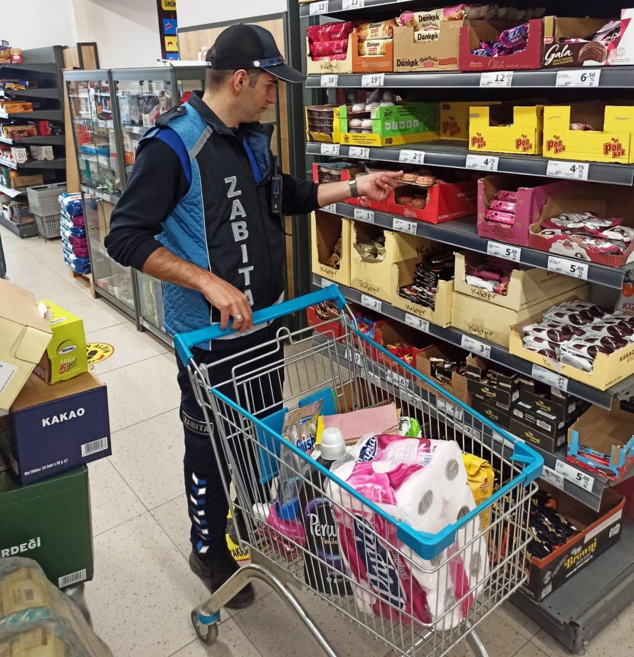 Altınova’da marketler mercek altında