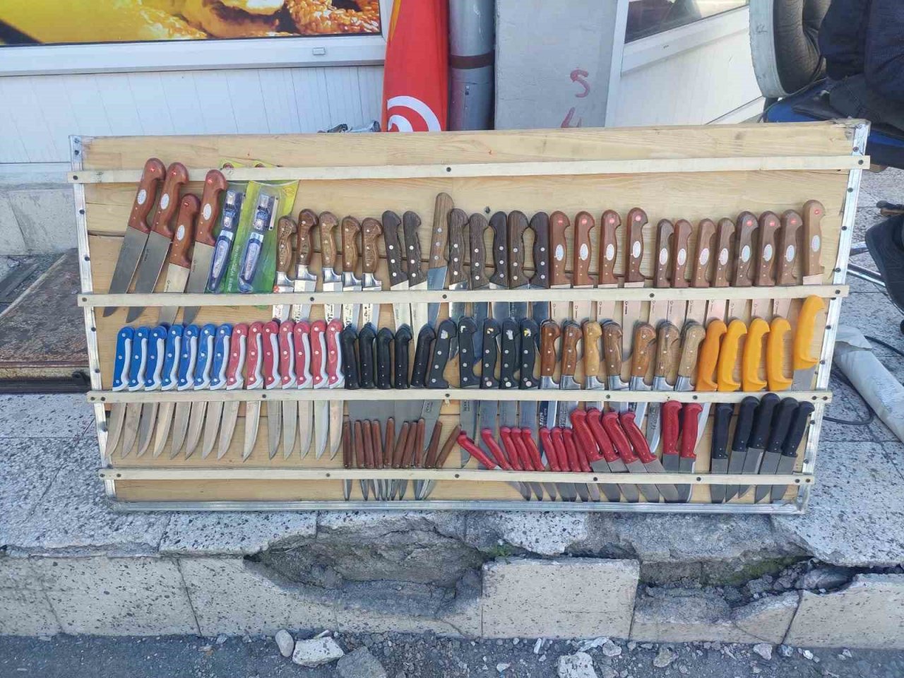 Tomarza’da bıçak bileyicileri iş başında