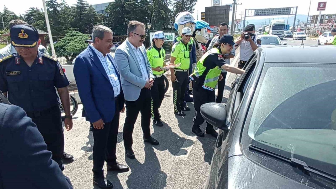 Bayram tatili boyunca her 10 kilometrede bir trafik ekibi görev yapacak