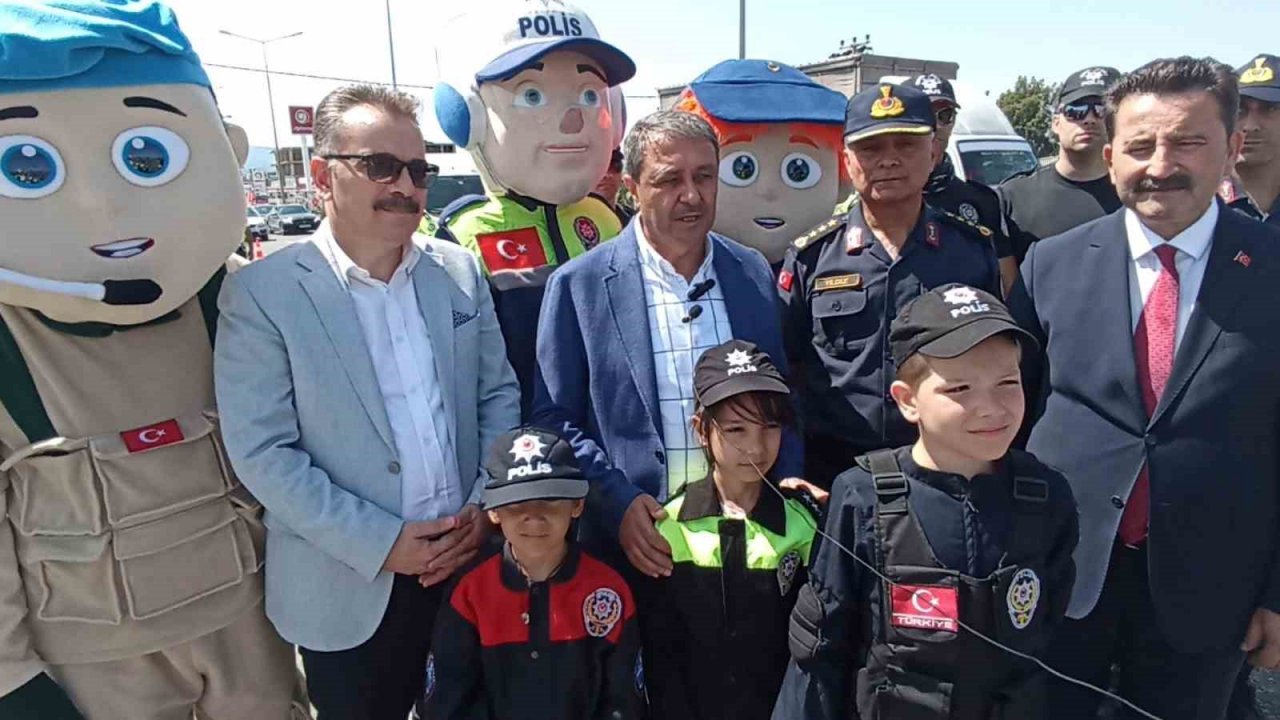 Bayram tatili boyunca her 10 kilometrede bir trafik ekibi görev yapacak