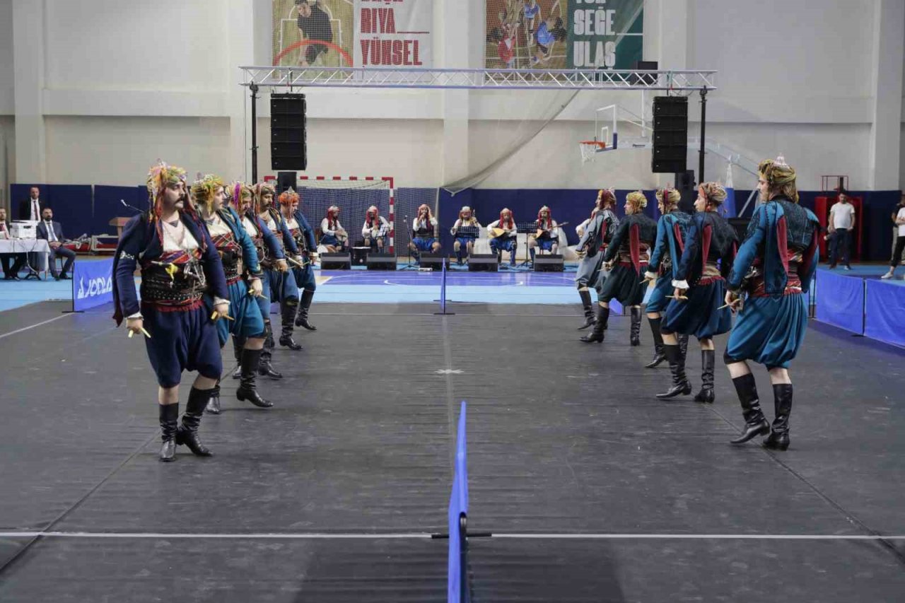 Kulüpler Arası Halk Oyunları Kütahya İl Yarışmaları renkli görüntülere sahne oldu