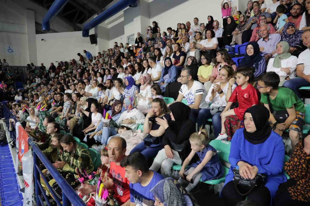 Kulüpler Arası Halk Oyunları Kütahya İl Yarışmaları renkli görüntülere sahne oldu