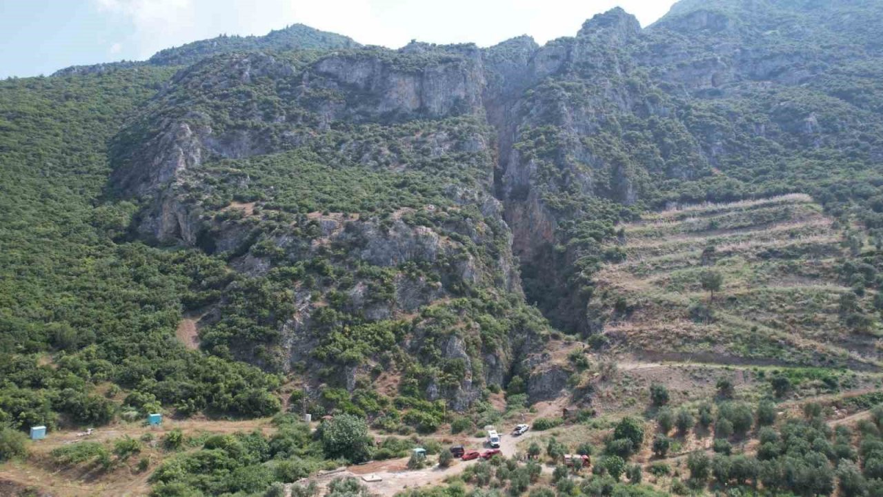 Spil Dağı’na tırmanış yaparken düşen dağcı kurtarıldı