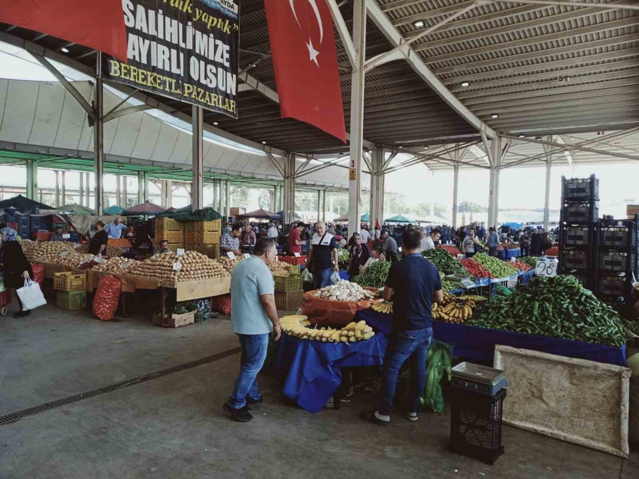 Salihli’de Çarşamba Pazarı bugün ve yarın açık kalacak