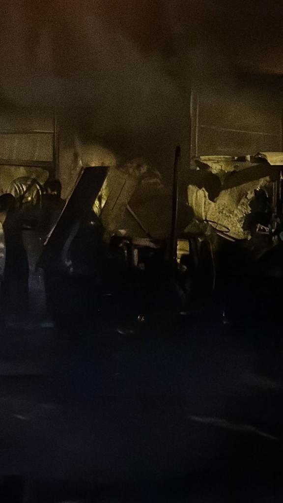 Nusaybin’de bir evin deposunda traktör ile 30 ton saman kül oldu