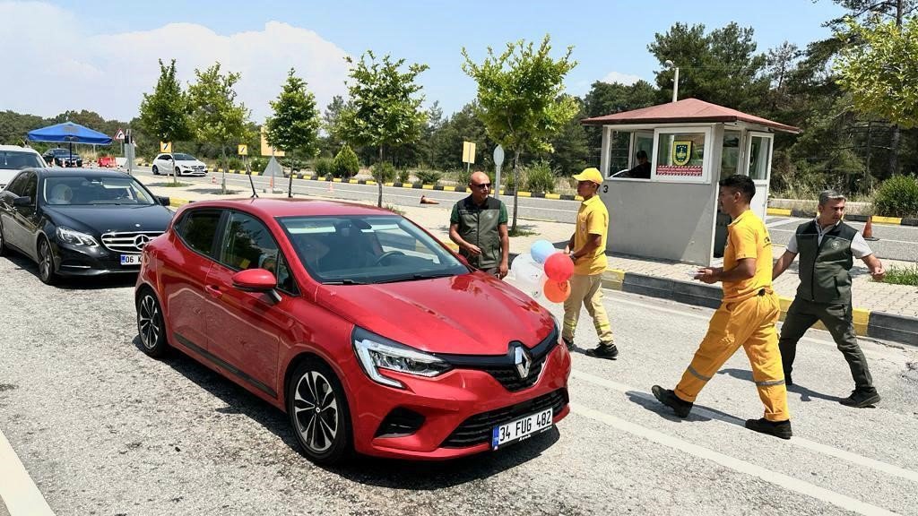 Marmaris Orman İşletme Müdürlüğü ilçeye gelen araç sürücülerini yangına karşı uyardı