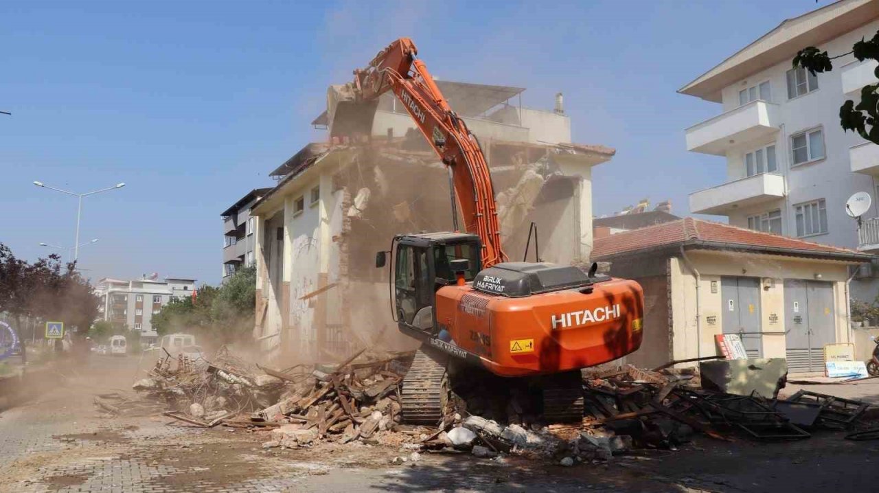 Başkan Özcan Zafer Mahallesi’nin sorununa neşter vurdu