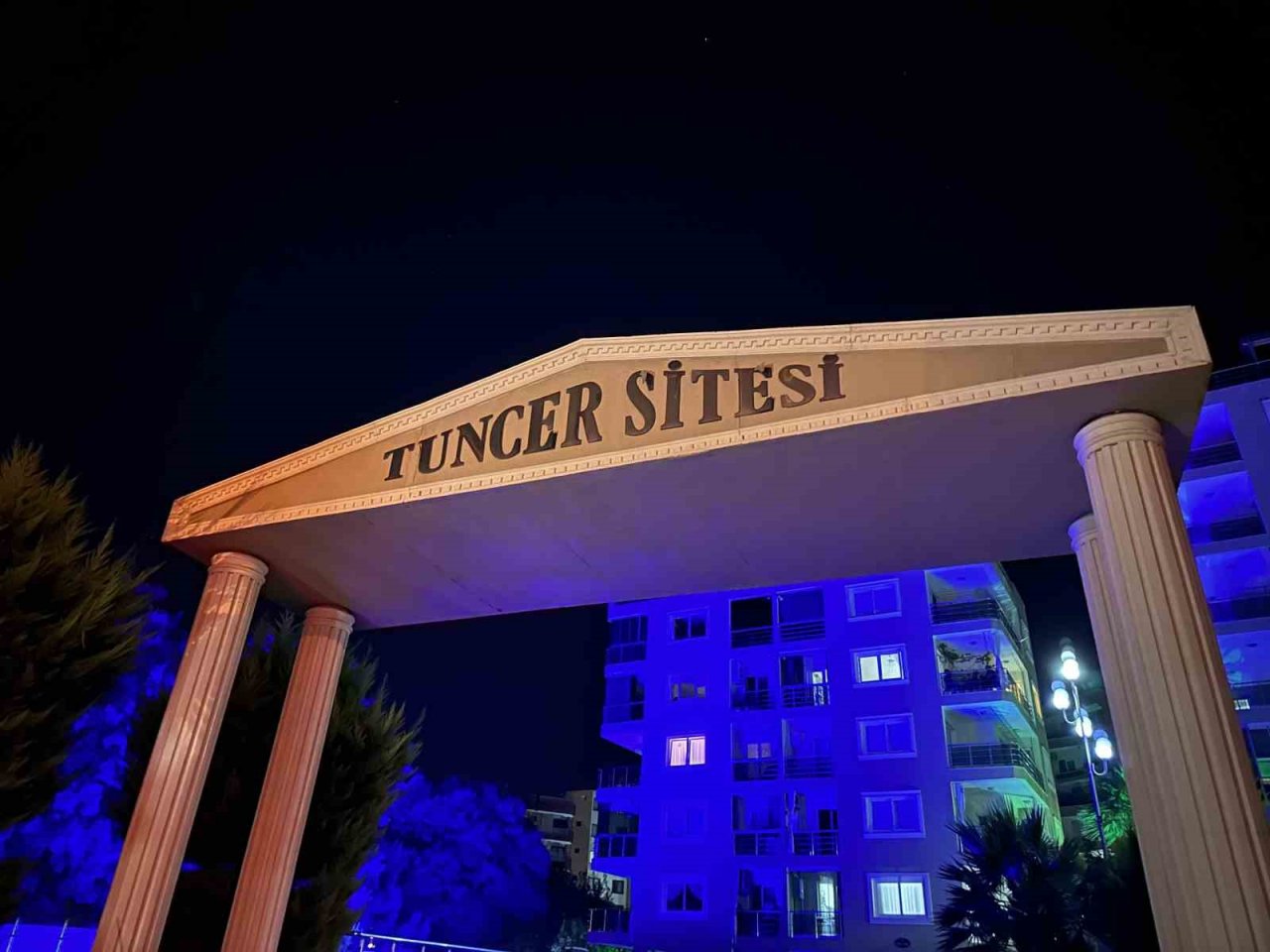 Otopark kavgasında komşusuna baltayla saldırdı