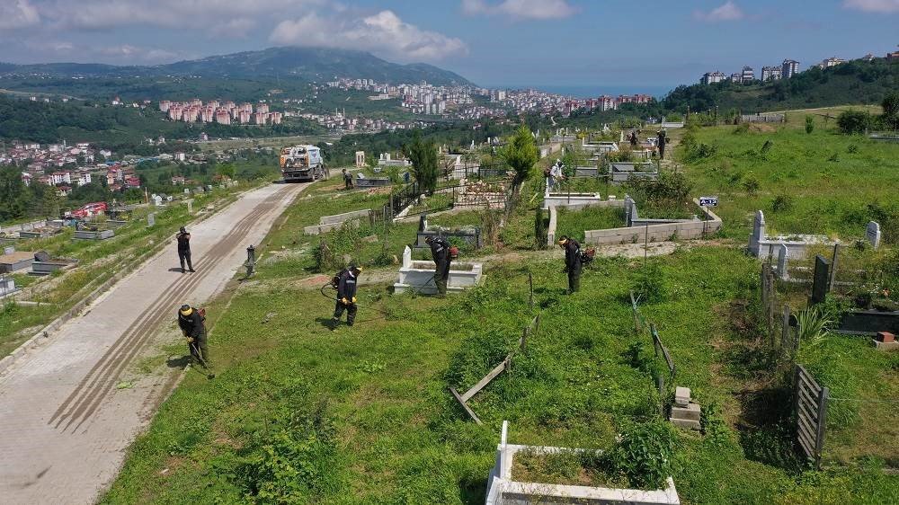 Ordu’da mezarlıklarda bayram temizliği artırıldı
