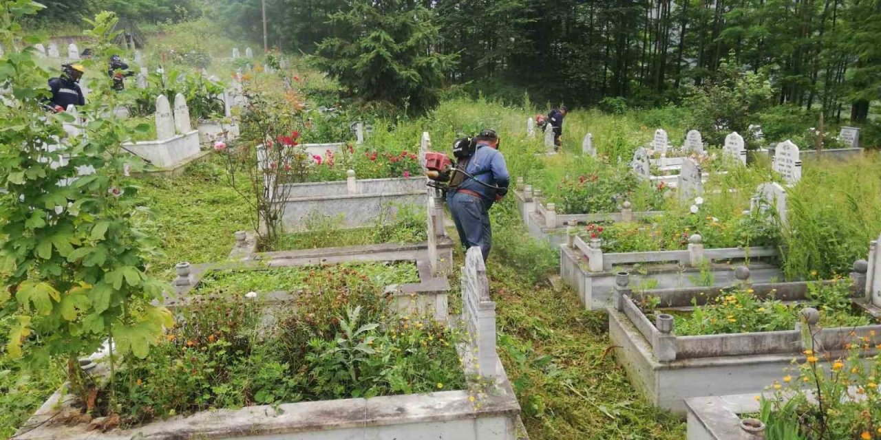 Ordu’da mezarlıklarda bayram temizliği artırıldı