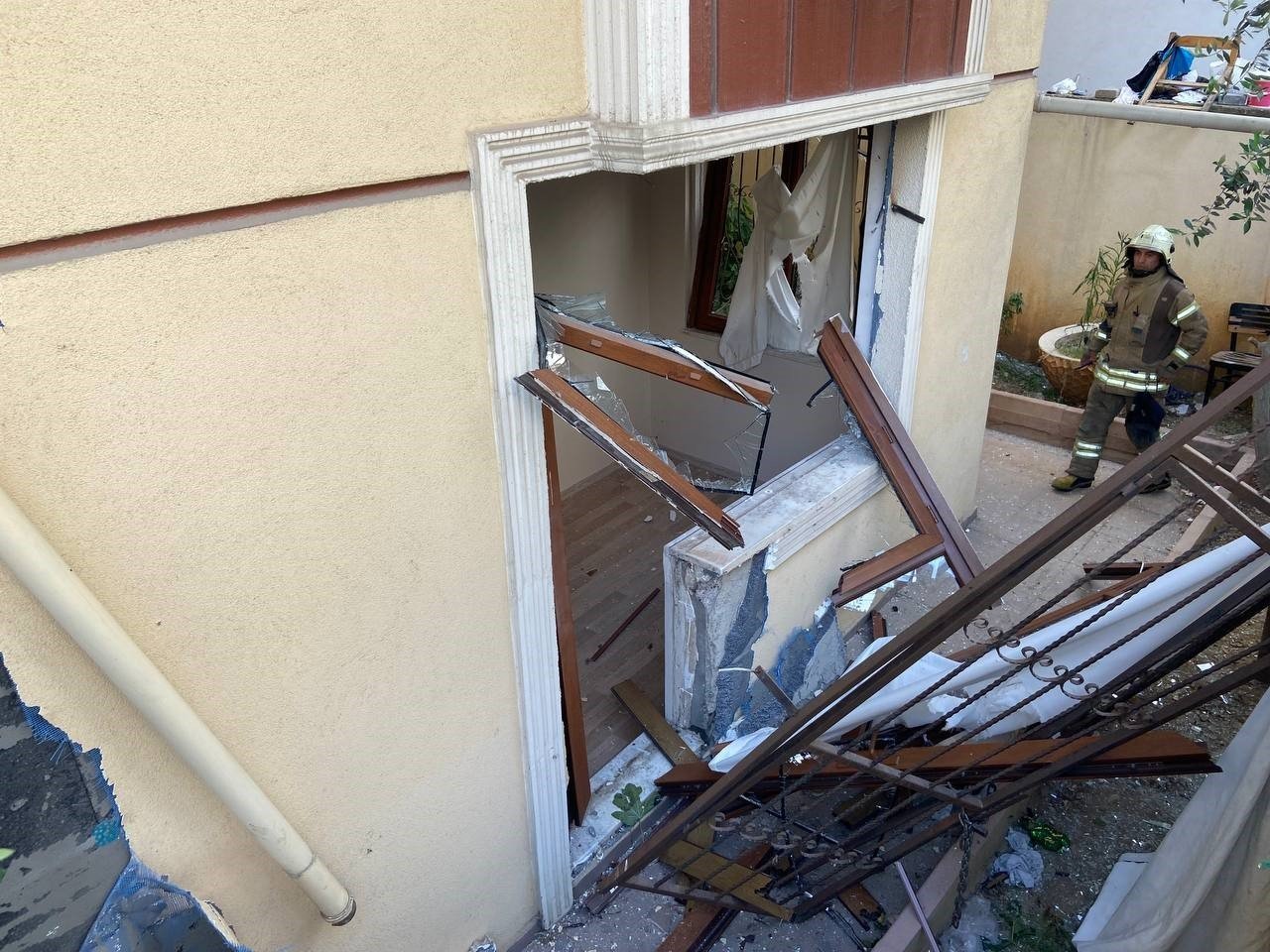 Çekmeköy’de doğal gaz patlaması: 1 yaralı