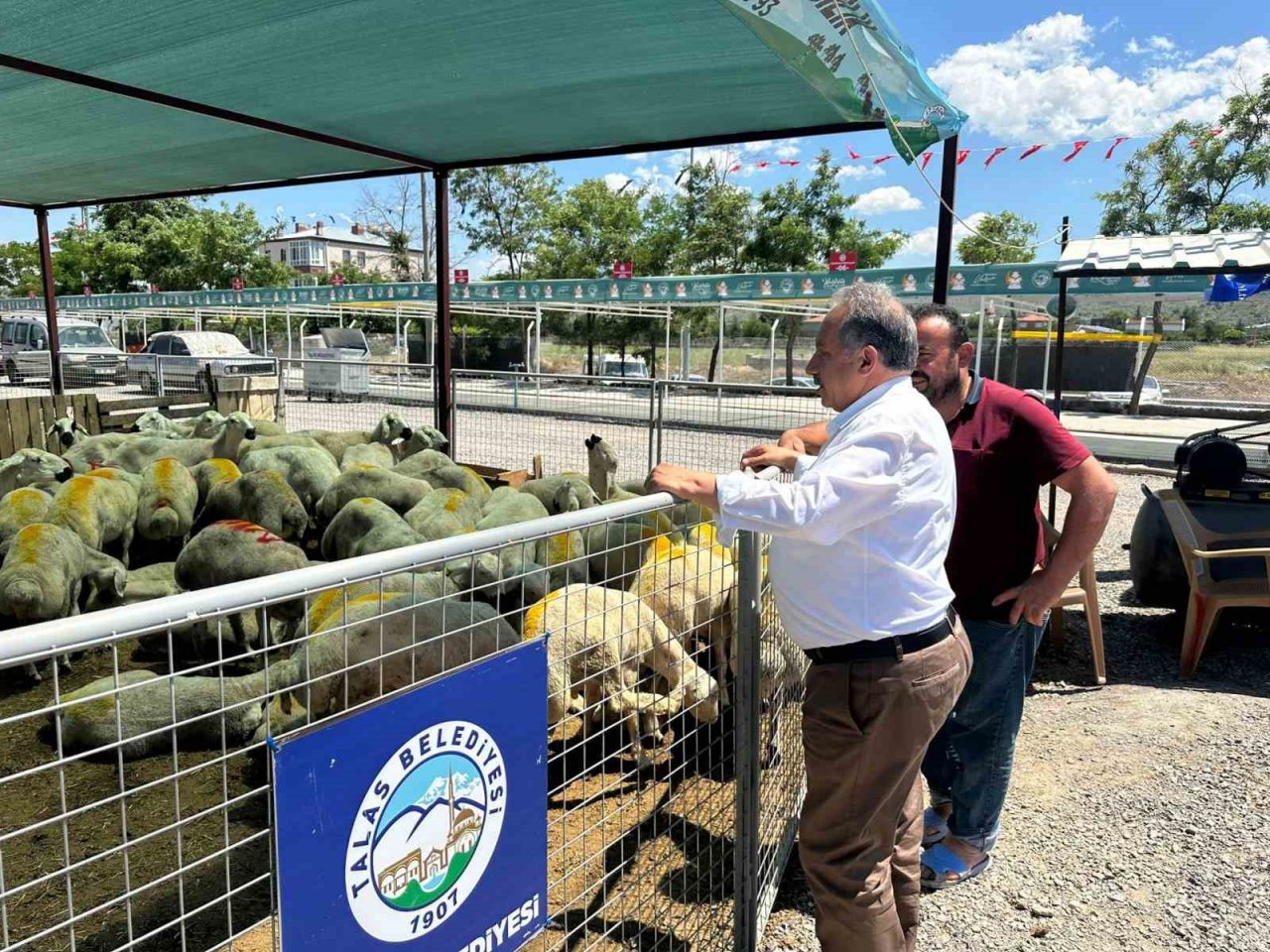 Besicilerden Başkan Yalçın’a hayvan pazarı teşekkürü