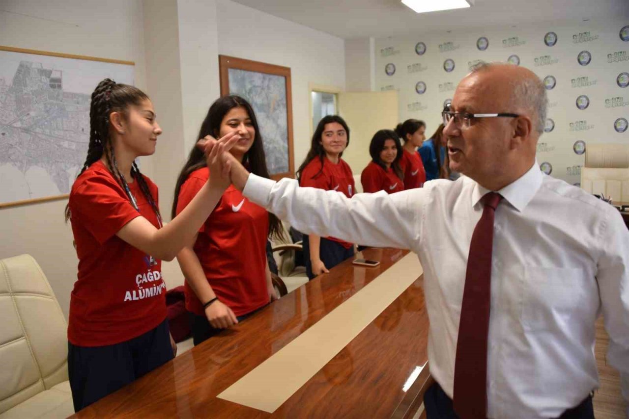 Başkan Kayda, Salihli’nin futboldaki sultanlarını ağırladı