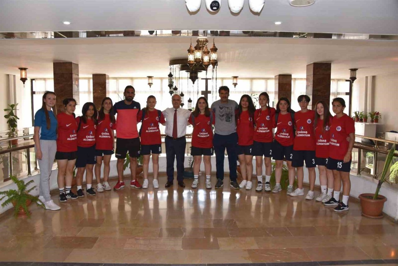 Başkan Kayda, Salihli’nin futboldaki sultanlarını ağırladı