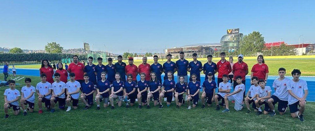 Short Track Milli Takımı depremzede çocukları unutmadı