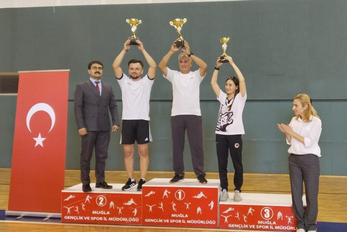 Taekwondocular şehitler için ter döktü